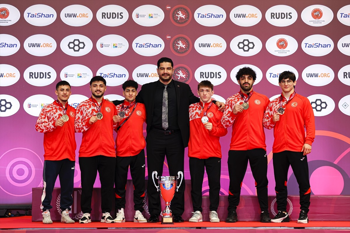 Arnavutluk'ta düzenlenen 23 Yaş Altı Avrupa Güreş Şampiyonası'nda erkekler serbest stilde 1 gümüş...