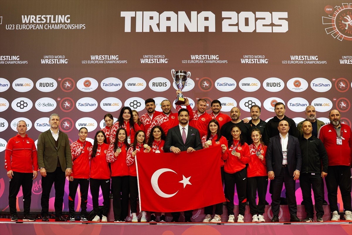 Arnavutluk'ta düzenlenen 23 Yaş Altı Avrupa Güreş Şampiyonası'nda Türkiye, kadınlarda zirvede yer...