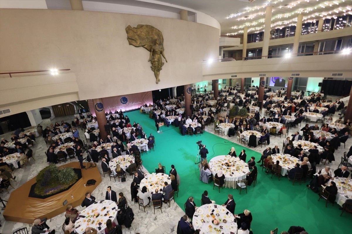 Arnavutluk Başbakanı Edi Rama tarafından başkent Tiran'daki Kongre Sarayı'nda iftar programı...