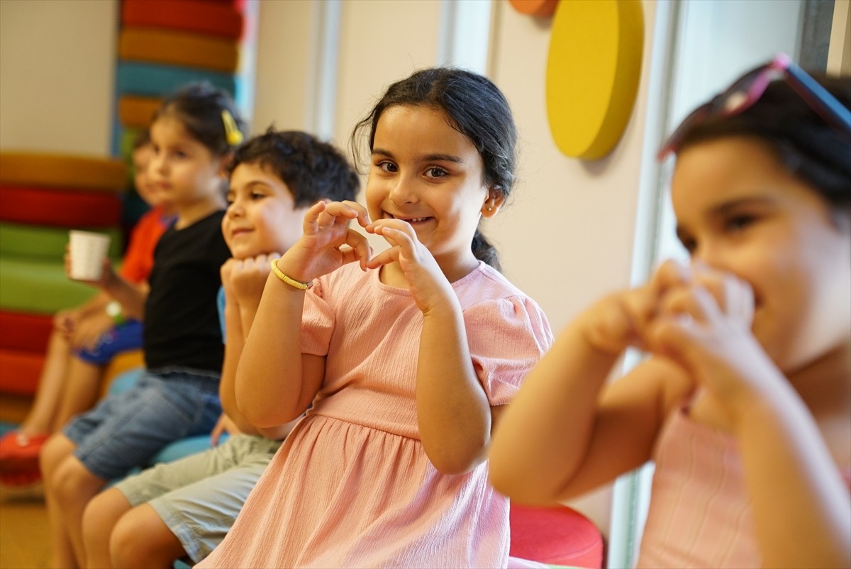 Atatürk Kültür Merkezi'nde (AKM) yer alan AKM Çocuk Sanat Merkezi, ara tatilde çocuklara özel...