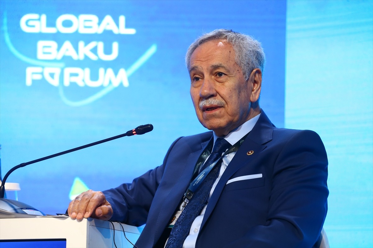 Azerbaycan'da düzenlenen 12. Küresel Bakü Forumu'nda Filistin ile İsrail arasındaki barış süreci...