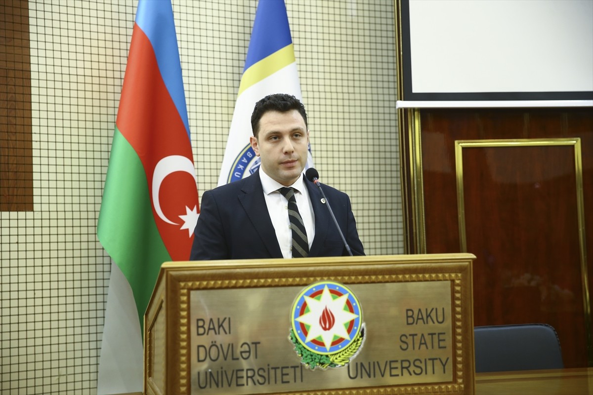 Azerbaycan'da, İstiklal Marşı'nın kabulünün 104. yılı dolayısıyla etkinlik yapıldı. Bakü Devlet...