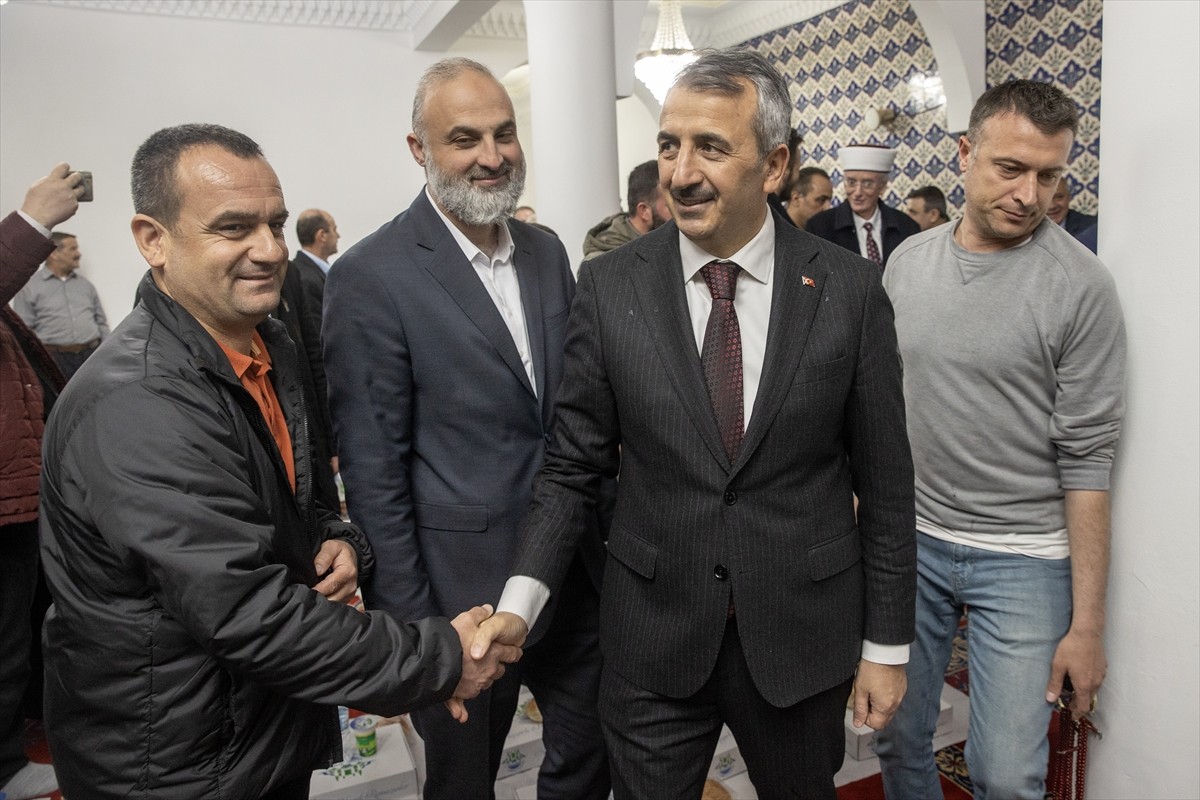 Batı Trakya'da Türklerin yaşadığı İskeçe'nin Şahin köyünde toplu iftar programı düzenlendi. Köy...