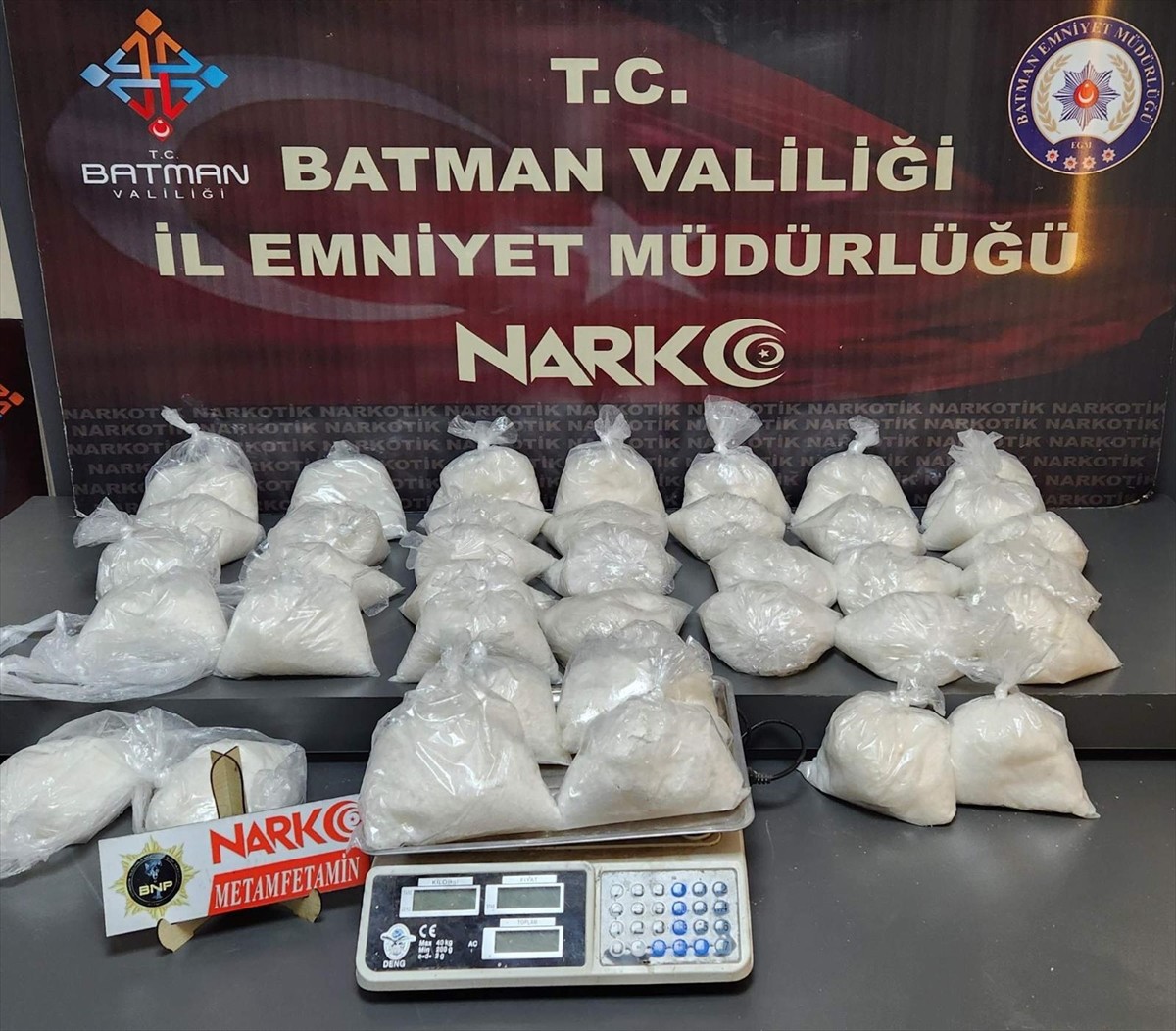 Batman'da düzenlenen uyuşturucu operasyonunda 20 kilo 200 gram metamfetamin ele geçirildi...