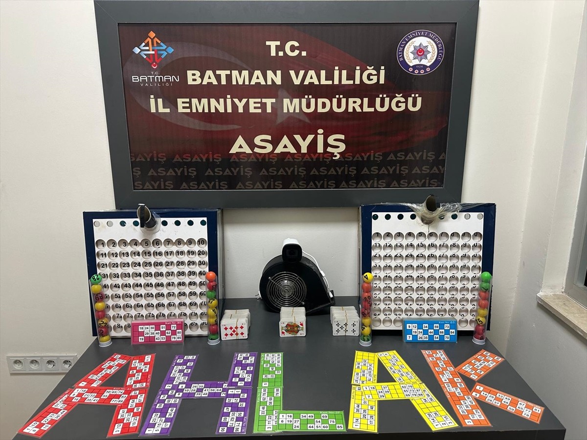 Batman'da, kumar oynatıldığı tespit edilen iş yerine düzenlenen operasyonda 33 kişiye 305 bin 151...