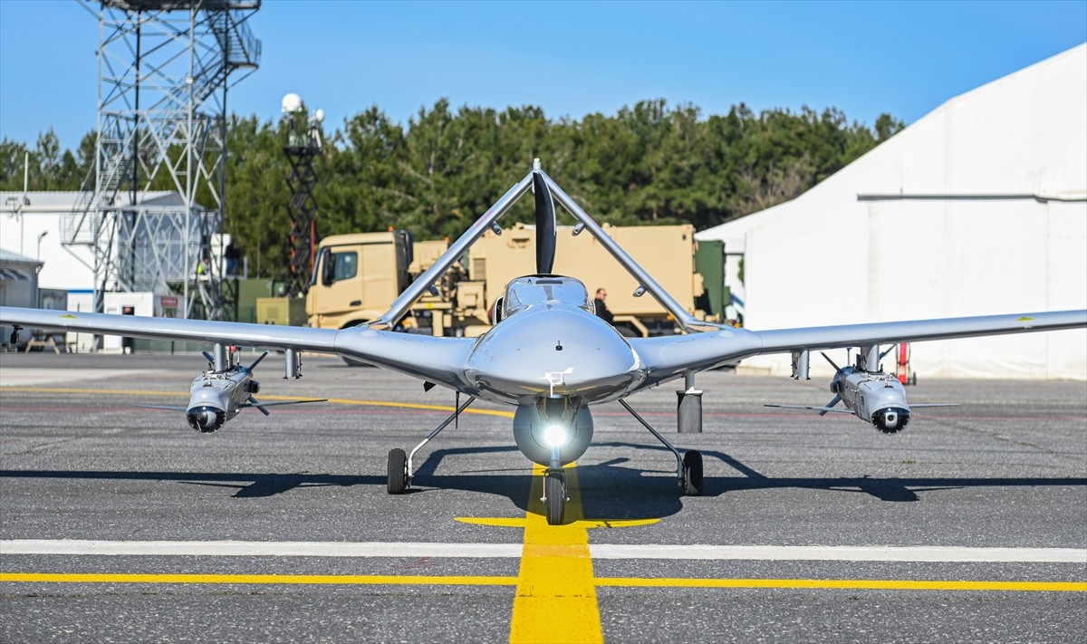 Baykar'ın milli ve özgün olarak geliştirdiği KEMANKEŞ 1 Yapay Zeka Tabanlı Mini Seyir Füzesi...