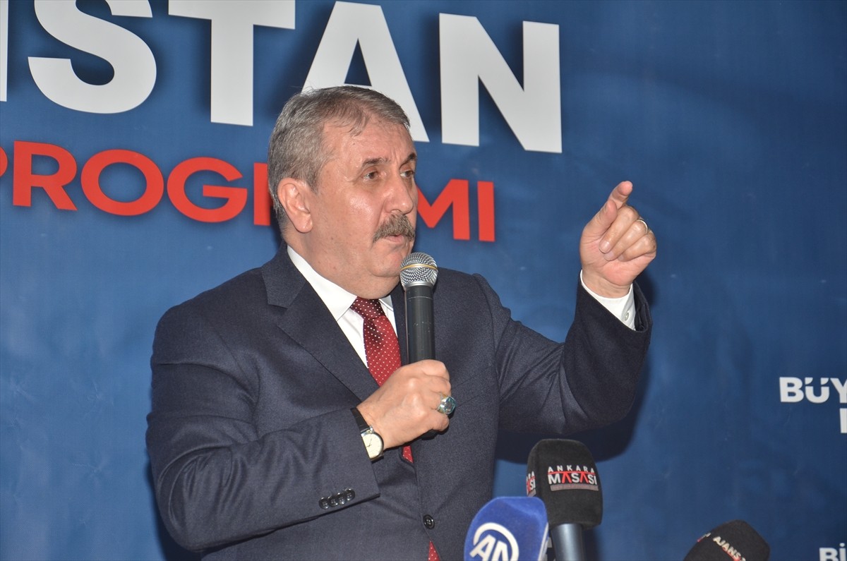 BBP Genel Başkanı Mustafa Destici, çeşitli temaslarda bulunmak üzere geldiği Kahramanmaraş'ın...