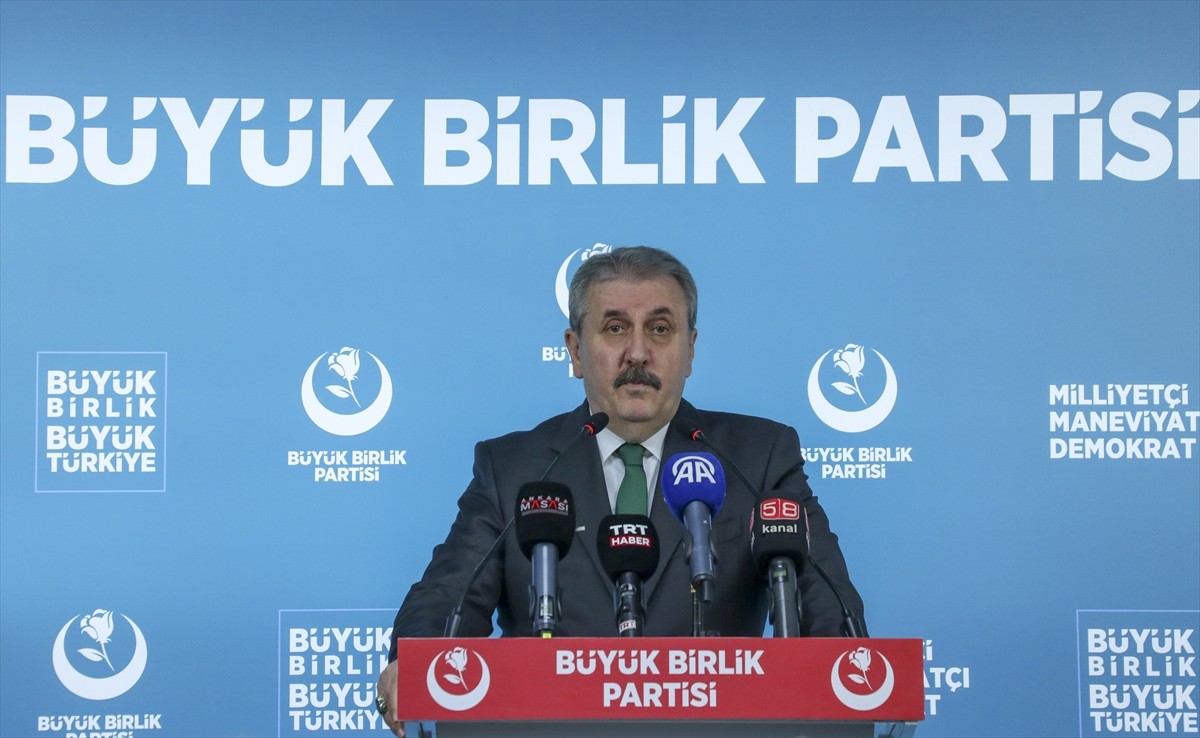 BBP Genel Başkanı Mustafa Destici, partisinin genel merkezinde düzenlediği basın toplantısında...