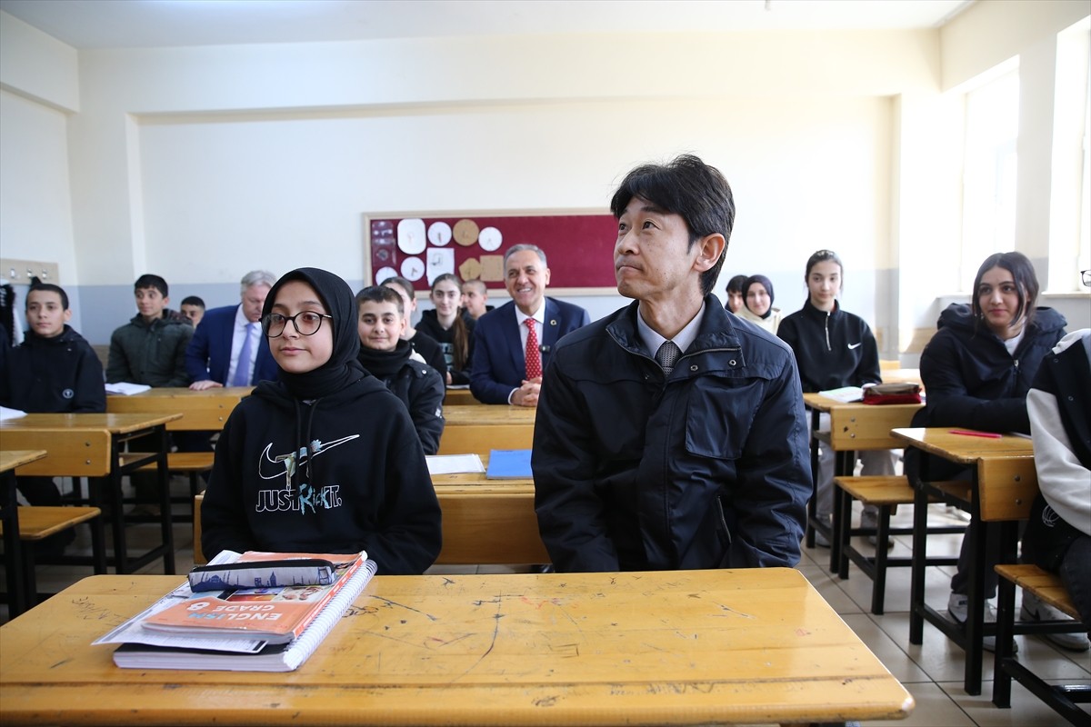 Bingöl'de 1-7 Mart Deprem Haftası dolayısıyla kentteki 49 okulda tatbikat gerçekleştirildi....