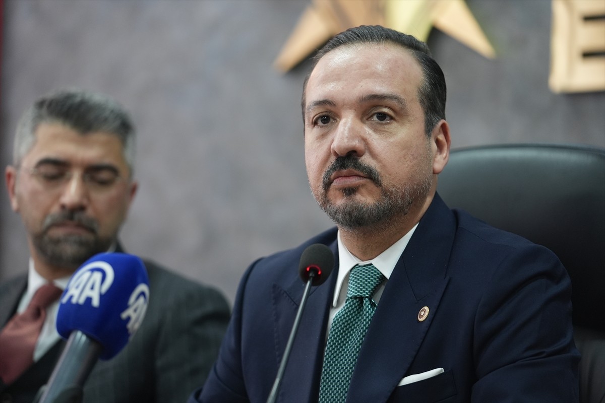 Bir dizi temaslarda bulunmak ve programlara katılmak için Erzurum'a gelen AK Parti Genel Başkan...