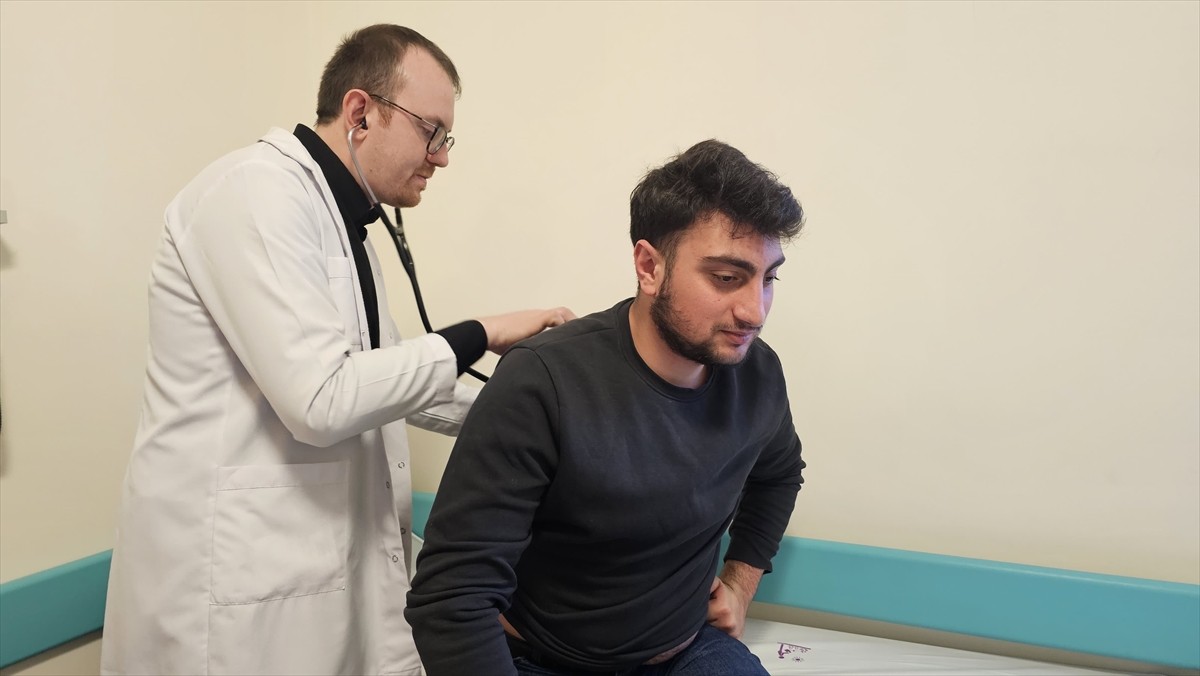 Borçka Devlet Hastanesi'nde görev yapan doktorlar Okay ve Ecem Kulaksız çifti hayatın ve mesleğin...