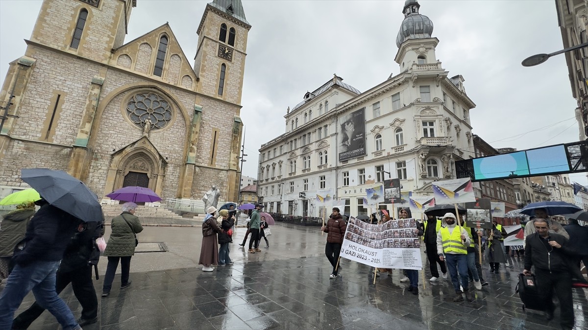 Bosna Hersek'in başkenti Saraybosna'da, Filistin halkına destek yürüyüşü yapıldı. Bosna...