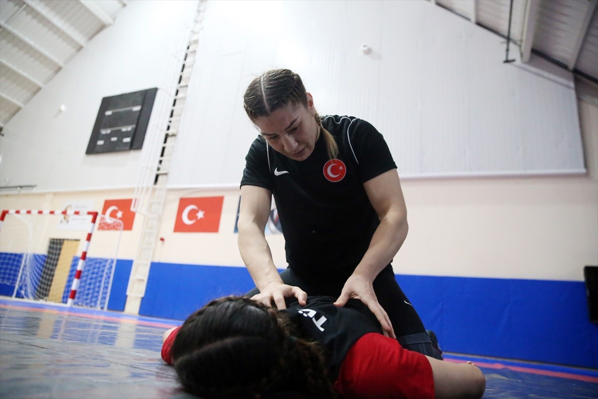 Bugüne kadar 7 kez Avrupa şampiyonu olan milli güreşçi Yasemin Adar Yiğit'in hedefi altın...