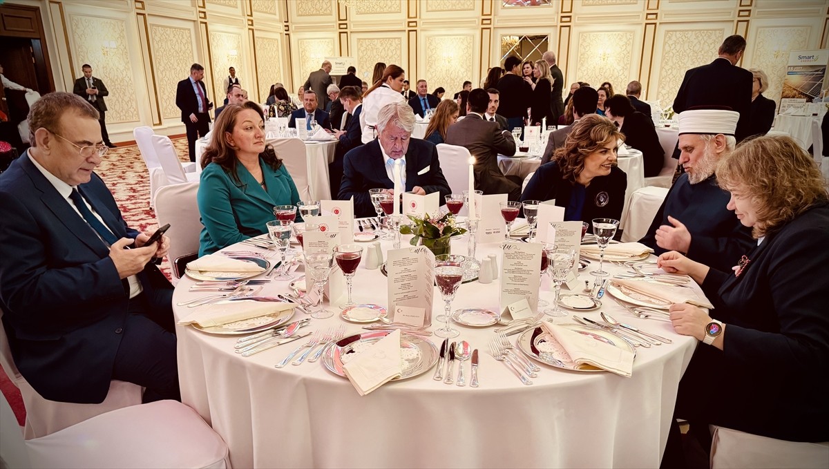 Bulgaristan'da Türkiye'nin Sofya Büyükelçiliği tarafından iftar programı düzenlendi. Türkiye'nin...