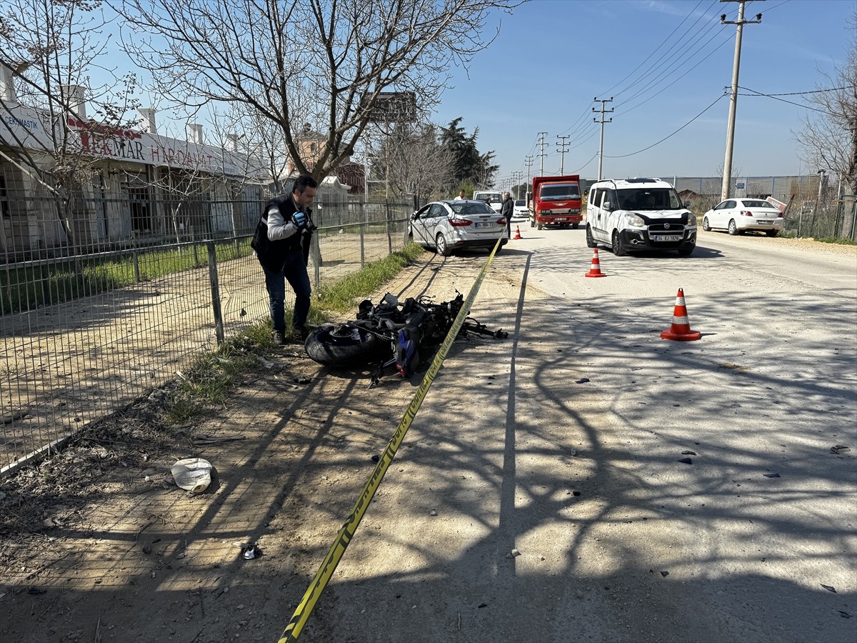Bursa'nın Nilüfer ilçesinde otomobille çarpışan motosiklet sürücüsü hayatını kaybetti. Çarpışmanın...