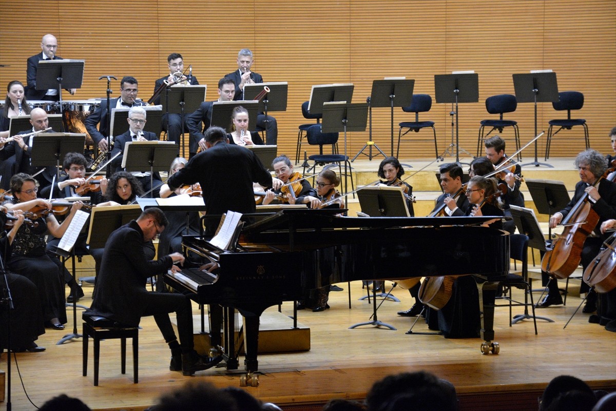 Bursa Bölge Devlet Senfoni Orkestrasının (BBDSO) bu hafta düzenlediği konserde, keman sanatçısı...