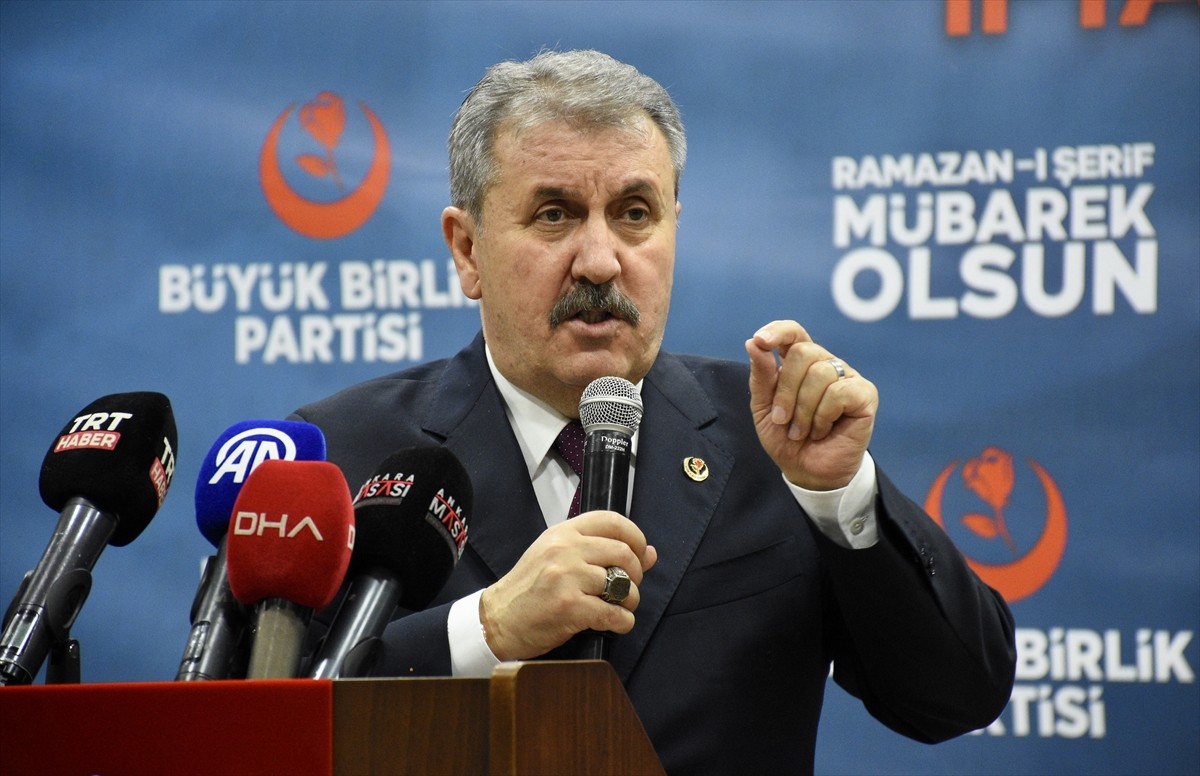 Büyük Birlik Partisi (BBP) Genel Başkanı Mustafa Destici, partisinin Samsun’un Terme ilçesindeki...