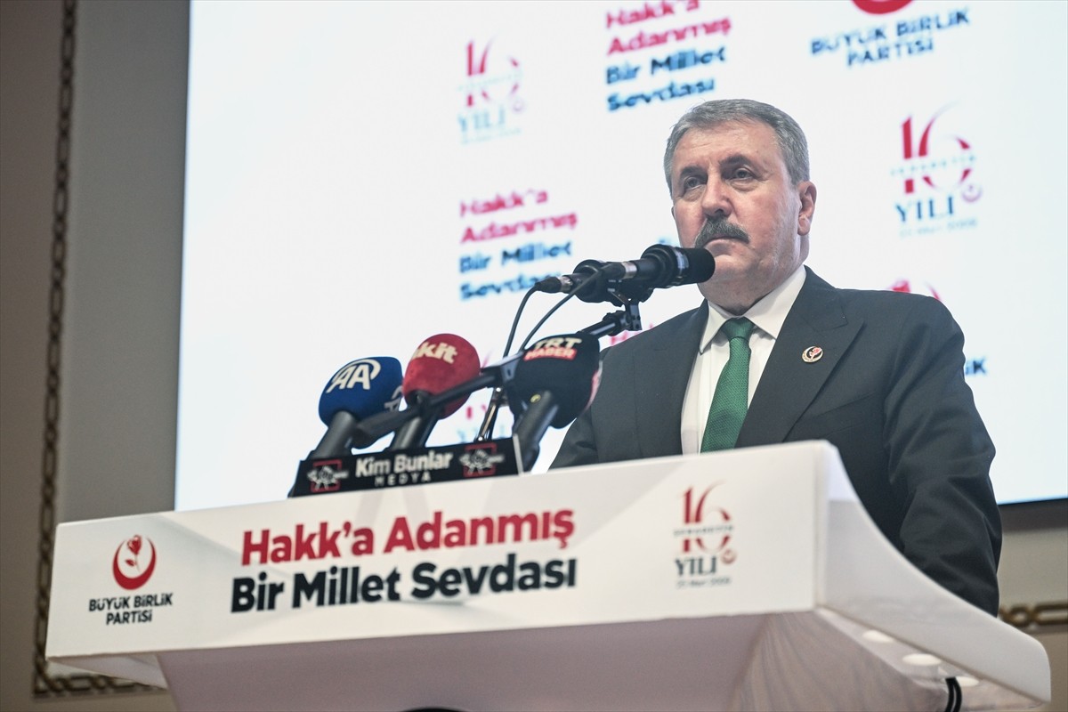Büyük Birlik Partisi (BBP) Genel Başkanı Mustafa Destici (sağ 3), Altındağ Kültür Sarayı'nda...