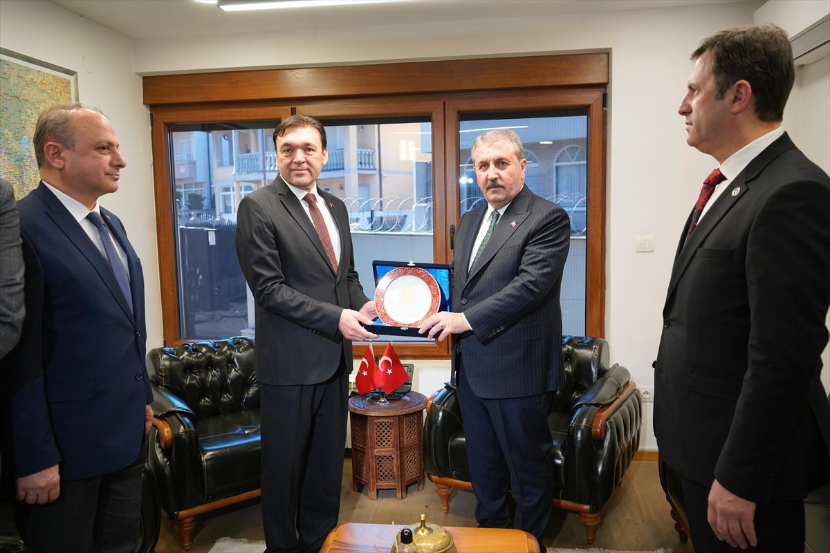 Büyük Birlik Partisi (BBP) Genel Başkanı Mustafa Destici ve beraberindeki heyet, Sırbistan'da...