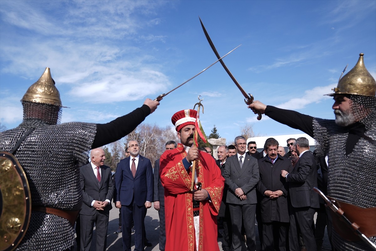 Çalışma ve Sosyal Güvenlik Bakanı Vedat Işıkhan, Erzurum'da Atatürk Üniversitesi 15 Temmuz Milli...