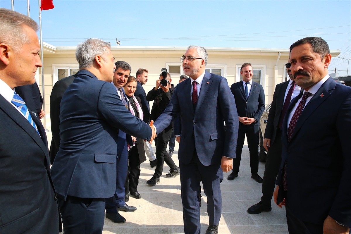 Çalışma ve Sosyal Güvenlik Bakanı Vedat Işıkhan (sağ 2), Hatay'daki programı kapsamında Valiliği...