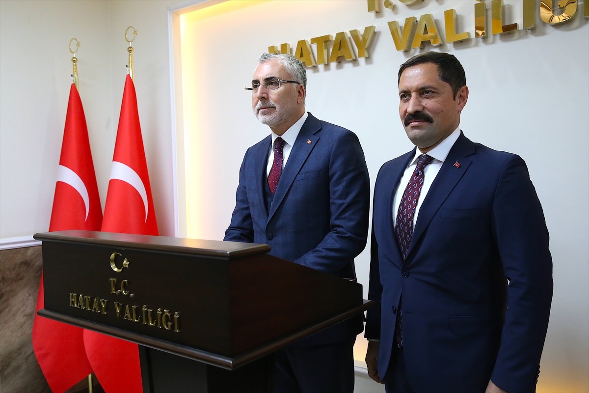Çalışma ve Sosyal Güvenlik Bakanı Vedat Işıkhan (sağ 2), Hatay'daki programı kapsamında Valiliği...
