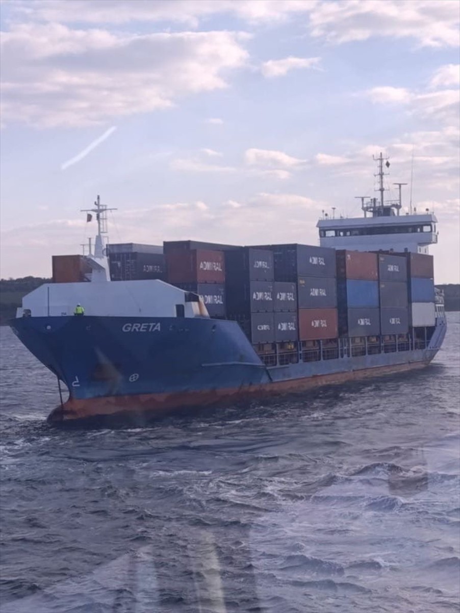 Çanakkale Boğazı'nda arızalanan "Greta" isimli konteyner gemisi, Karanlık Liman Demir Sahası'na...