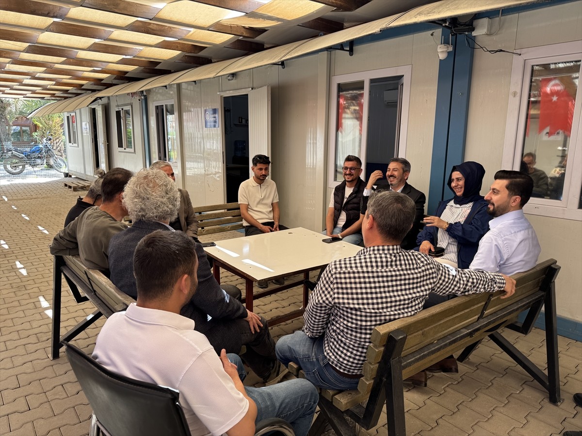 Çeşitli temaslarda bulunmak üzere Adıyaman'a giden Çalışma ve Sosyal Güvenlik Bakan Yardımcısı...