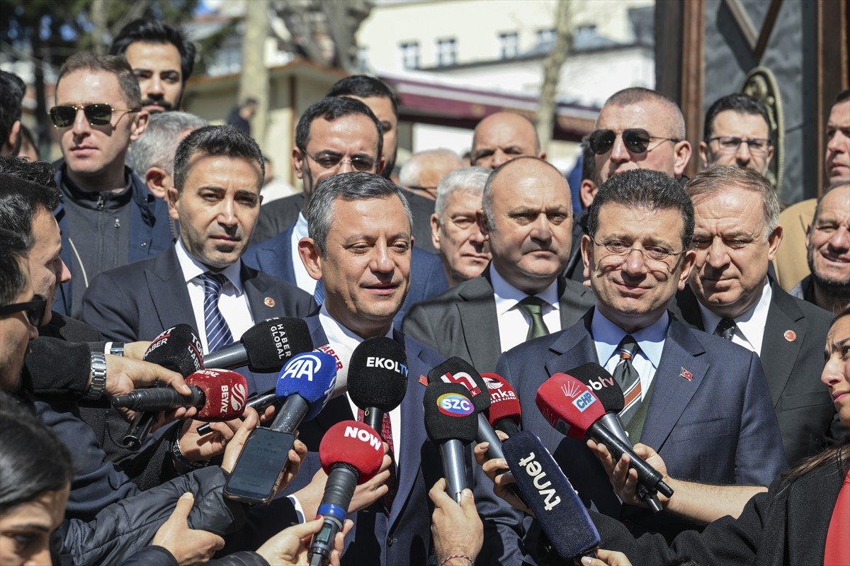 CHP Genel Başkanı Özgür Özel, İstanbul Büyükşehir Belediye (İBB) Başkanı Ekrem İmamoğlu'yla...