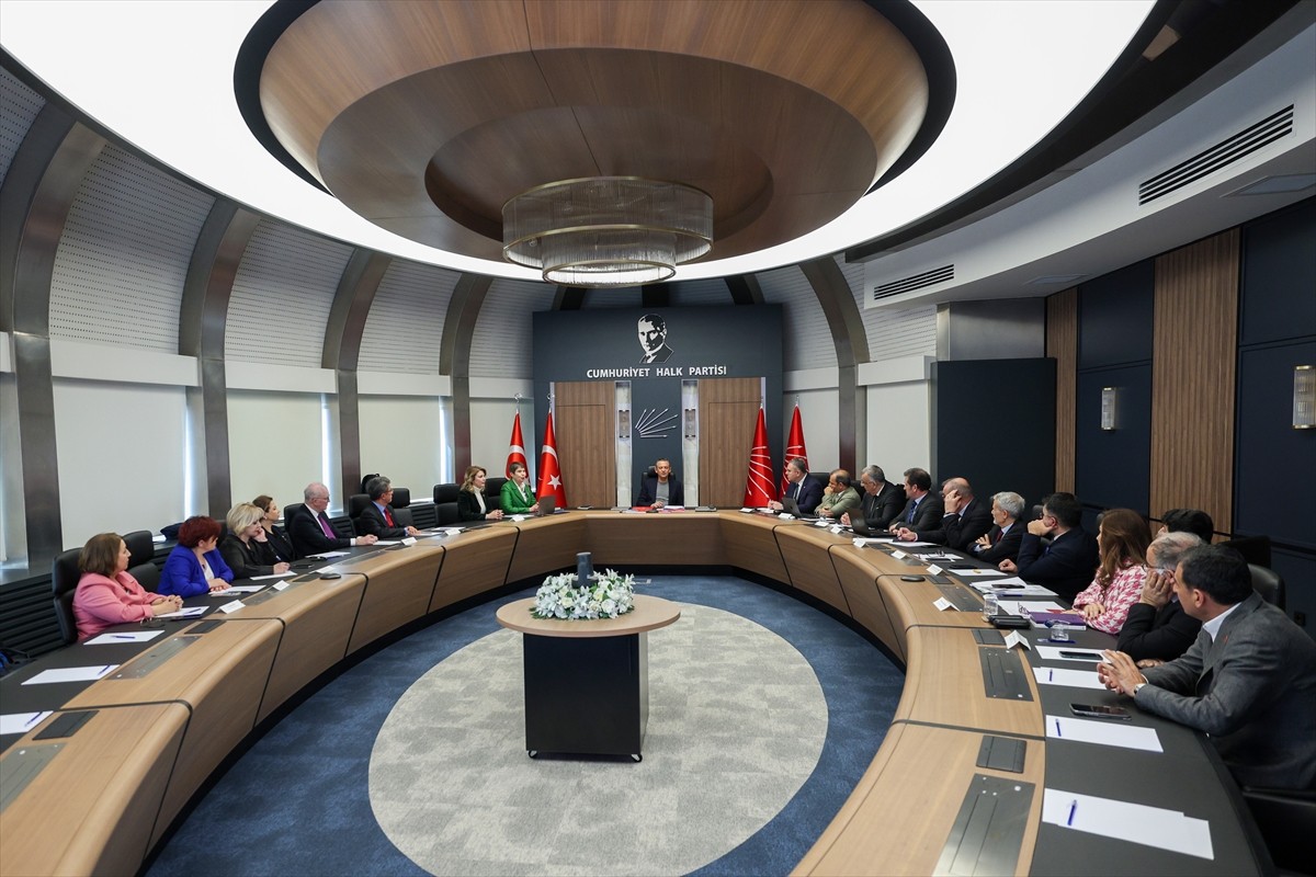 CHP Genel Başkanı Özgür Özel, Sağlık Politikaları Danışma Kurulu Toplantısı'na başkanlık...