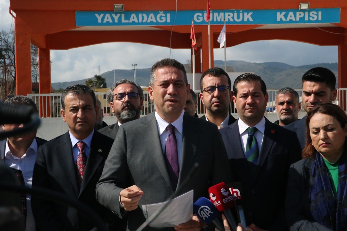 CHP Grup Başkanvekili Ali Mahir Başarır, beraberindeki heyetle birlikte Yayladağı ilçesi Yayladağı...