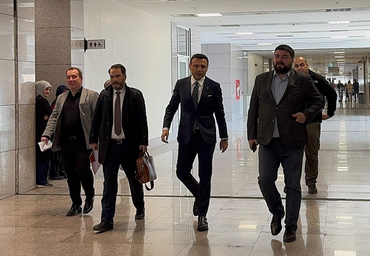 CHP İstanbul İl Başkanı Özgür Çelik'in (sağda), İstanbul Büyükşehir Belediye (İBB) Başkanı Ekrem...