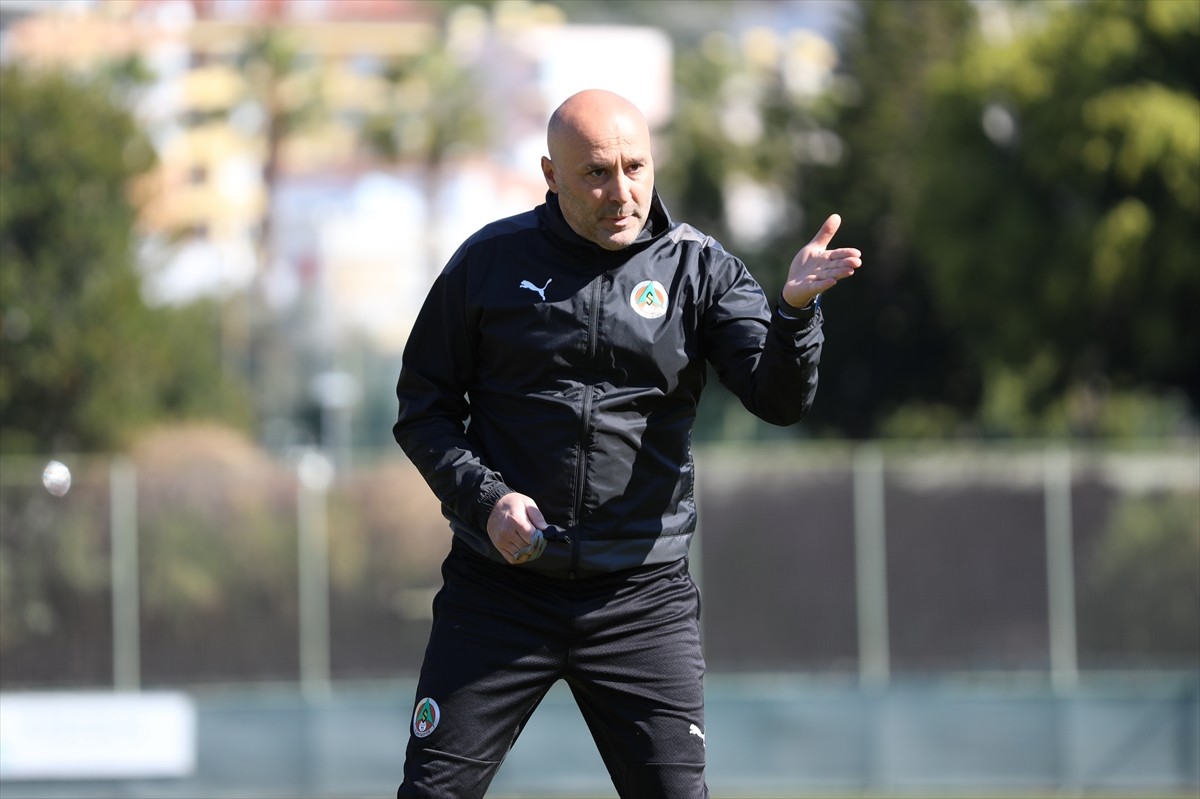 Corendon Alanyaspor, Trendyol Süper Lig'in 26. haftasında deplasmanda Çaykur Rizespor ile...