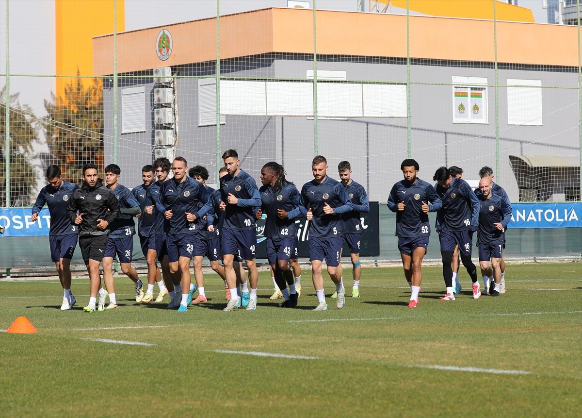 Corendon Alanyaspor, Trendyol Süper Lig'in 26. haftasında deplasmanda Çaykur Rizespor ile...