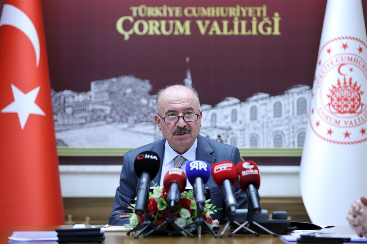 Çorum Valisi Ali Çalgan, Valilik Toplantı Salonu'nda düzenlediği basın toplantısında açıklamada...