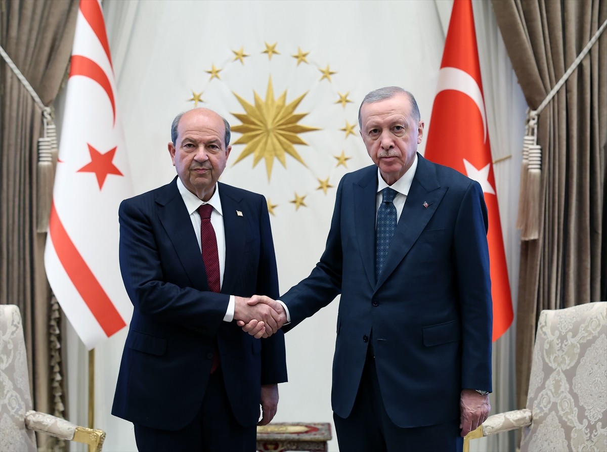Cumhurbaşkanı Recep Tayyip Erdoğan (sağda), Cumhurbaşkanlığı Külliyesi'nde KKTC Cumhurbaşkanı...