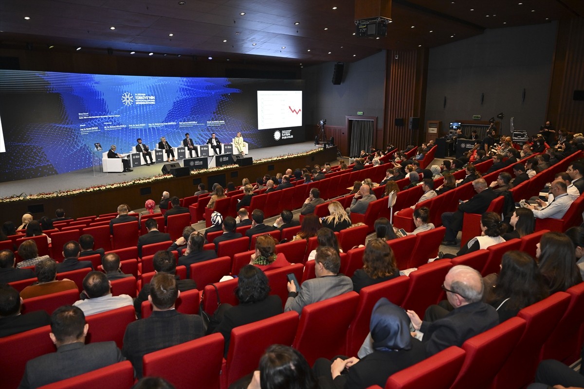 Cumhurbaşkanlığı İletişim Başkanlığınca konferans salonunda "21. Yüzyılda Türkiye'nin...