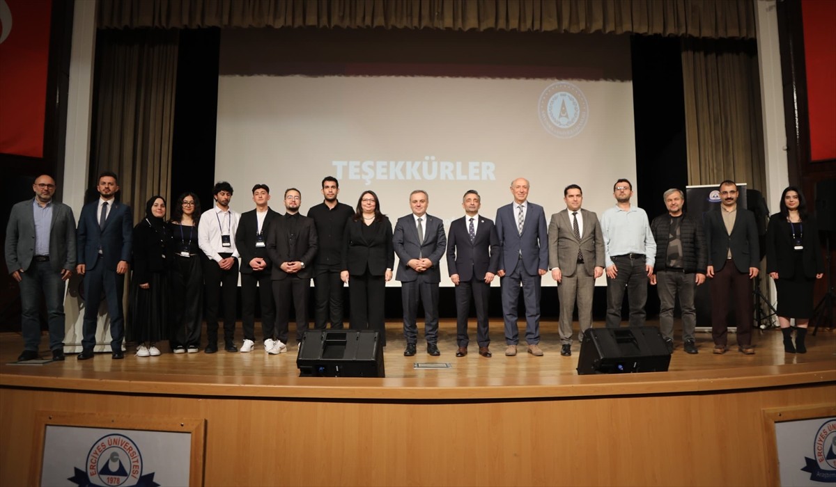 Cumhurbaşkanlığı Savunma Sanayii Başkan Yardımcısı Prof. Dr. Hakan Karataş (sağda), Erciyes...