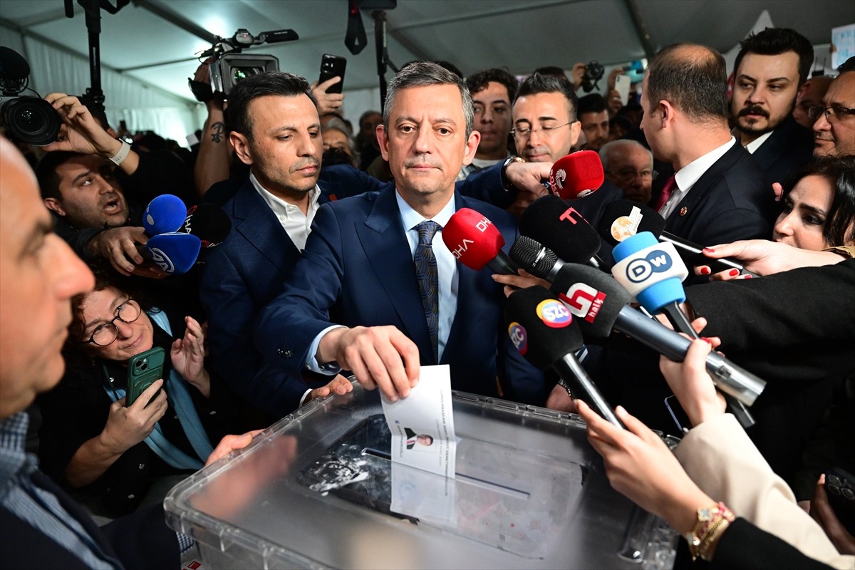 Cumhuriyet Halk Partisi (CHP) Genel Başkanı Özgür Özel, partisinin cumhurbaşkanı adayını...