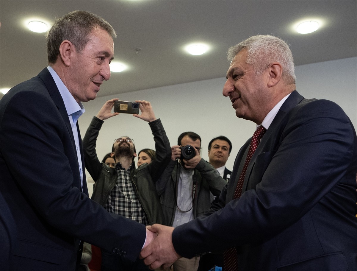 DEM Parti Eş Genel Başkanları Tuncer Bakırhan ve Tülay Hatimoğulları başkanlığındaki heyet, Emek...