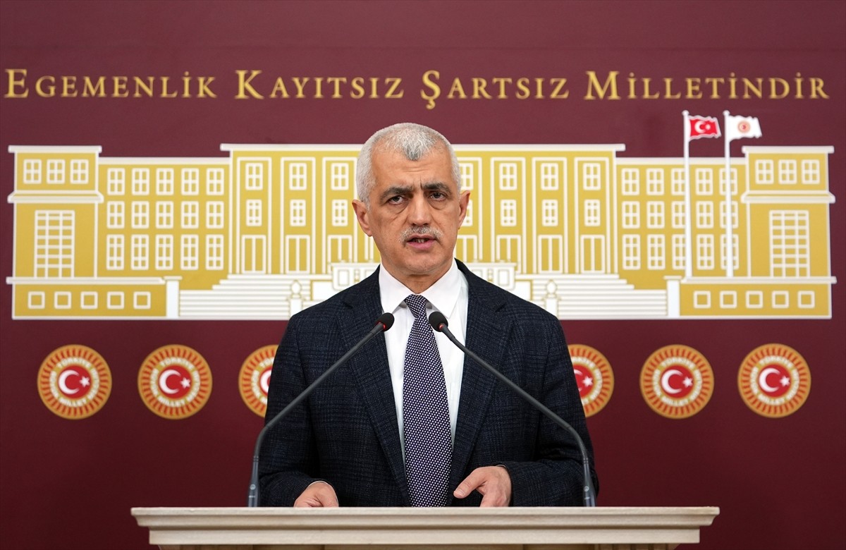 DEM Parti Kocaeli Milletvekili Ömer Faruk Gergerlioğlu, TBMM'de basın toplantısı düzenledi.