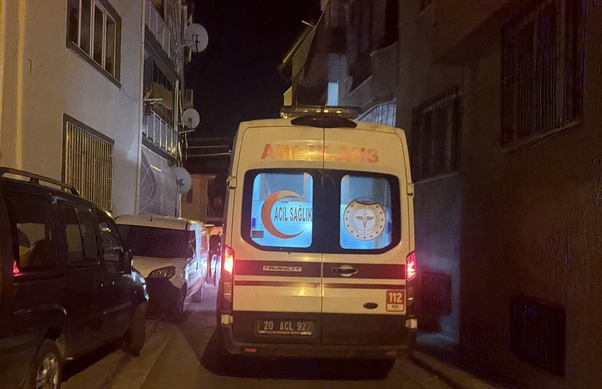 Denizli'nin Pamukkale ilçesinde tartıştığı oğlunu bıçakla yaralayan şüpheli gözaltına alındı....