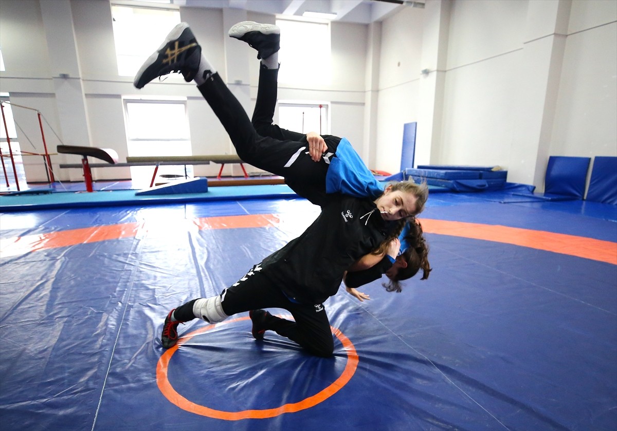 Devlet korumasında yetişen Bingöllü milli güreşçi Şeyma Tağtekin, Avrupa şampiyonluğu için ter...