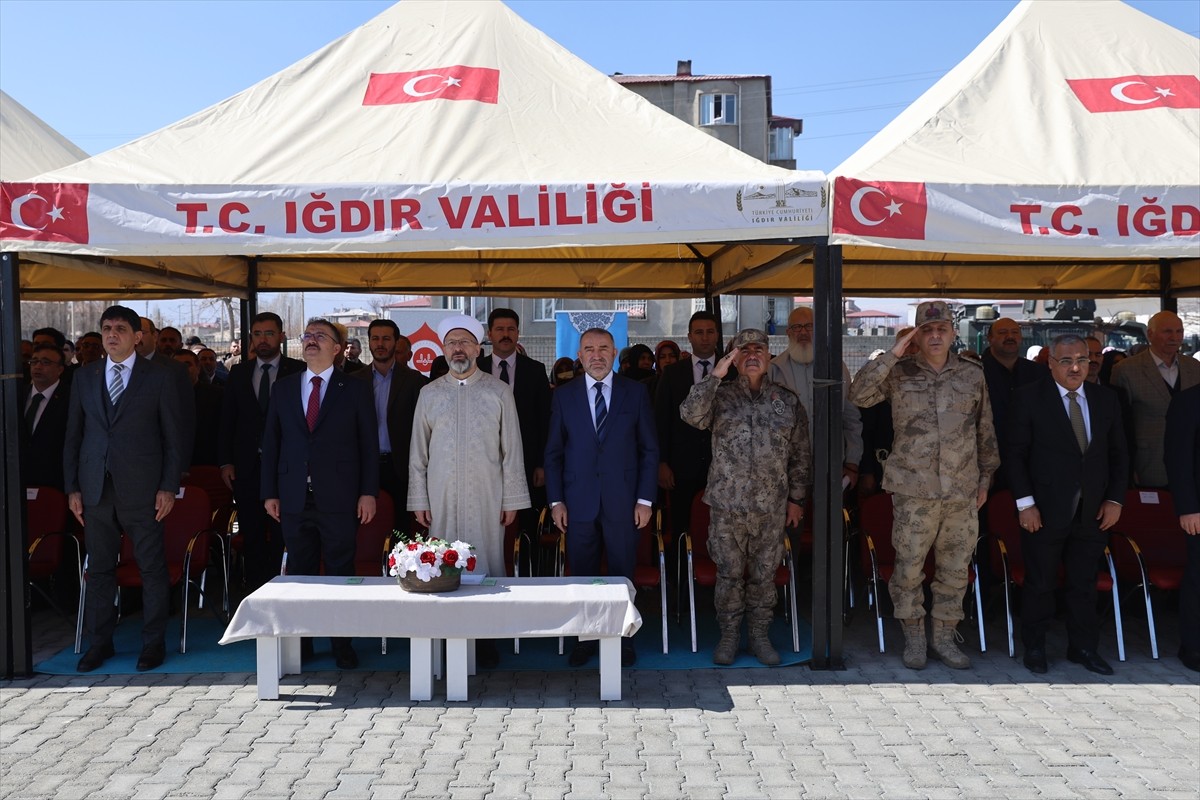 Diyanet İşleri Başkanı Ali Erbaş, açılış ve programlara katılmak üzere geldiği Iğdır'da, Türkiye...