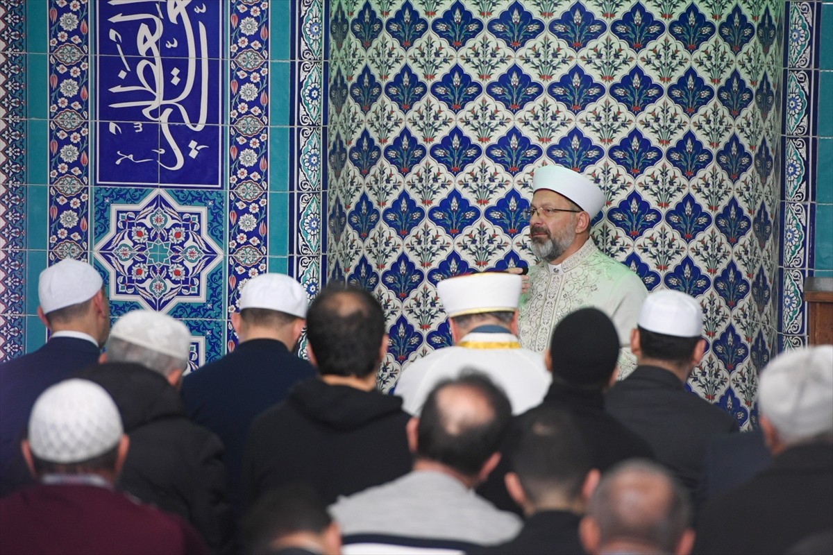 Diyanet İşleri Başkanı Ali Erbaş, bir vatandaşın, Cumhurbaşkanlığı İletişim Merkezi (CİMER)...