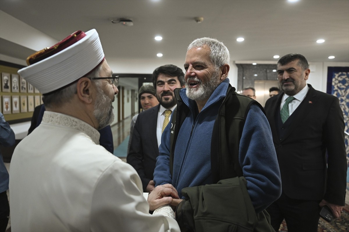 Diyanet İşleri Başkanı Ali Erbaş, yaklaşık 5 ay önce at sırtında İspanya'dan hac yolculuğuna çıkan...