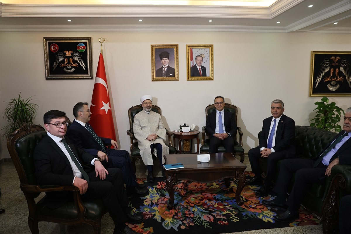 Diyanet İşleri Başkanı Prof. Dr. Ali Erbaş (sağ 2), programları kapsamında geldiği Iğdır'da...