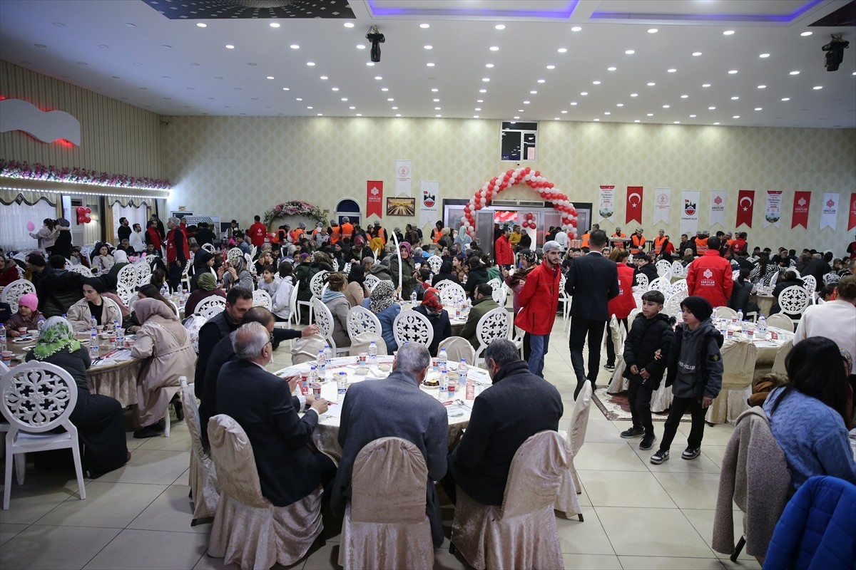 Diyarbakır Vakıflar Bölge Müdürlüğünce "Sofralarımıza Bereket, Gönüllerimize Merhamet" temasıyla...