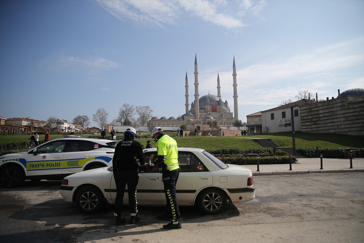 Edirne'de İl Emniyet Müdürlüğü Trafik Tescil ve Denetleme Şube Müdürlüğü, Atatürk Bulvarı ile...