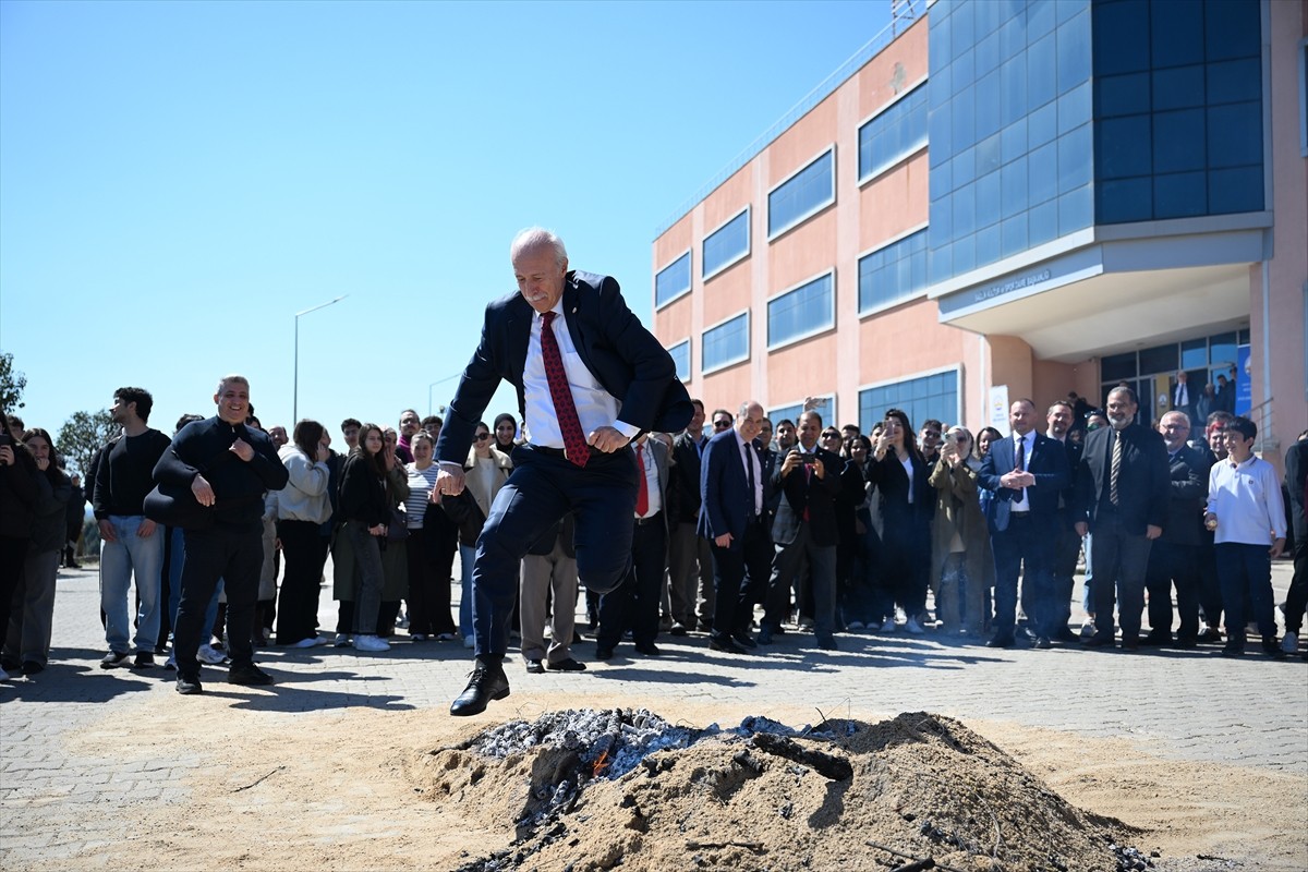 Edirne'de Trakya Üniversitesinde Nevruz Bayramı dolayısıyla etkinlik düzenlendi. Balkan...